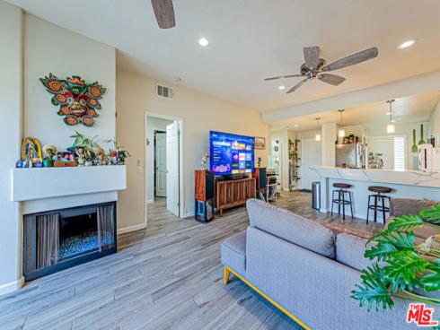 415  Townsquare  325  Lane, Huntington Beach, CA