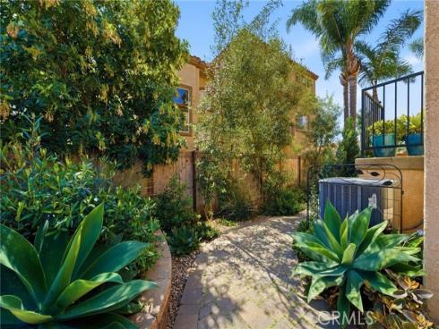 18858  Milos   Circle, Huntington Beach, CA