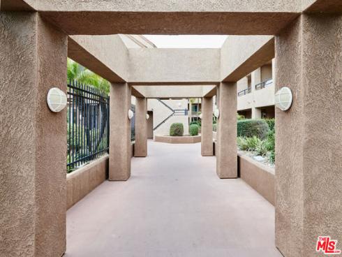 1200  Pacific Coast  305  Highway, Huntington Beach, CA