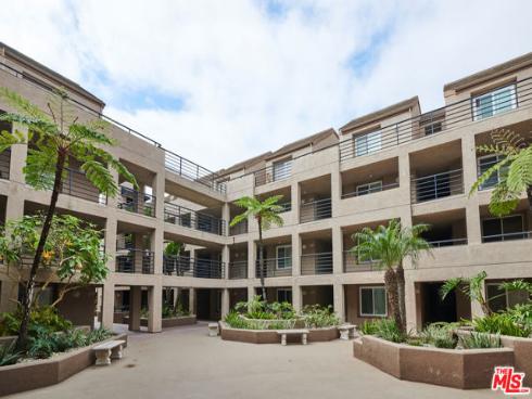 1200  Pacific Coast  305  Highway, Huntington Beach, CA