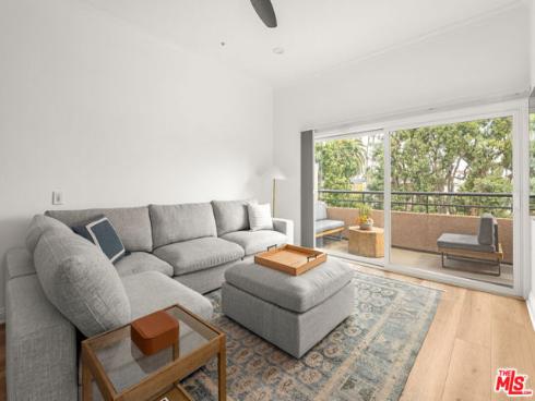 1200  Pacific Coast  305  Highway, Huntington Beach, CA