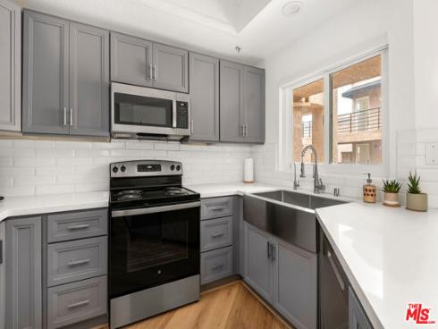 1200  Pacific Coast  305  Highway, Huntington Beach, CA