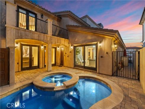 3311  Bounty   Circle, Huntington Beach, CA