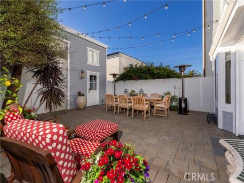 1113  California   Street, Huntington Beach, CA