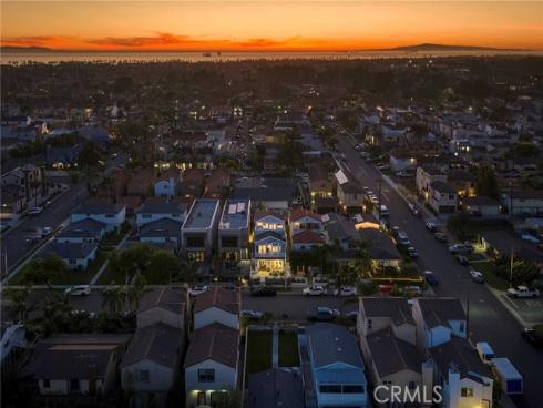 1113  California   Street, Huntington Beach, CA