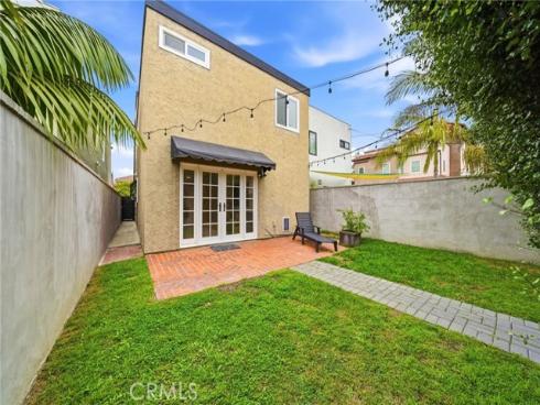 220 Detroit Avenue, Huntington Beach, CA