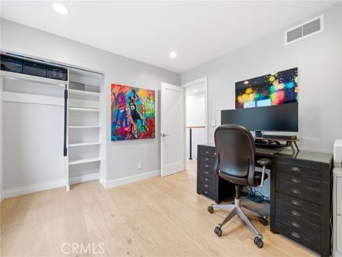 220 Detroit Avenue, Huntington Beach, CA