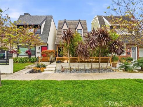 220 Detroit Avenue, Huntington Beach, CA