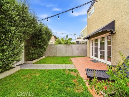 220 Detroit Avenue, Huntington Beach, CA