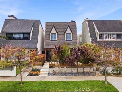 220 Detroit Avenue, Huntington Beach, CA