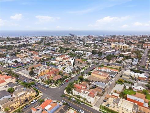 220 Detroit Avenue, Huntington Beach, CA