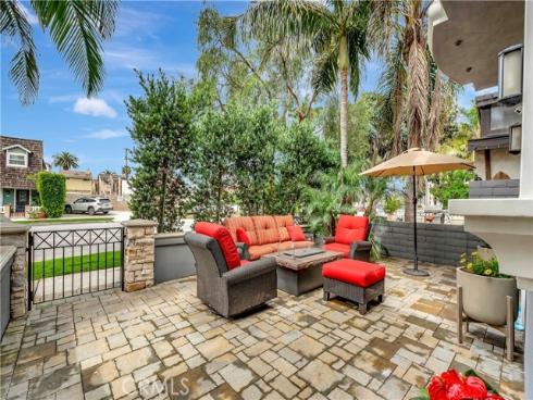 614  16th   Street, Huntington Beach, CA