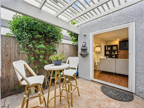 219  Memphis Ave  , Huntington Beach, CA