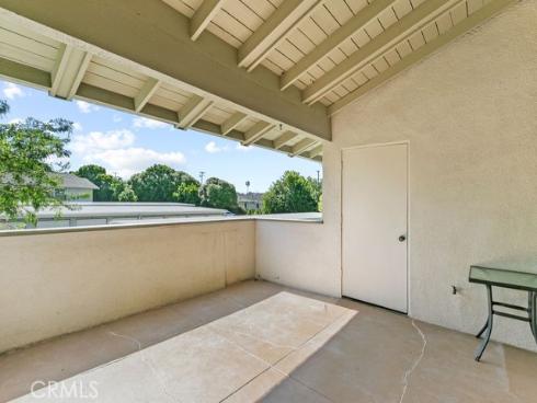 8633  Portola  17E  Court, Huntington Beach, CA