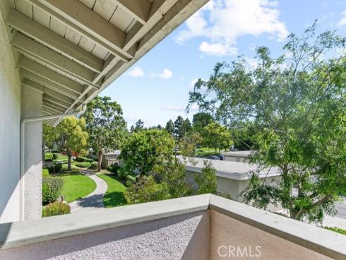 8633  Portola  17E  Court, Huntington Beach, CA