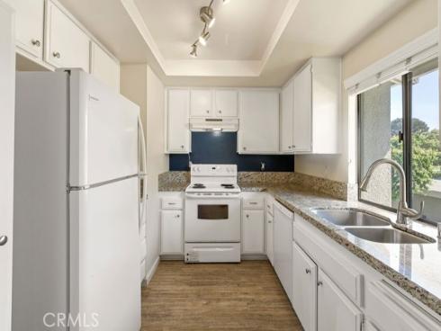 8633  Portola  17E  Court, Huntington Beach, CA