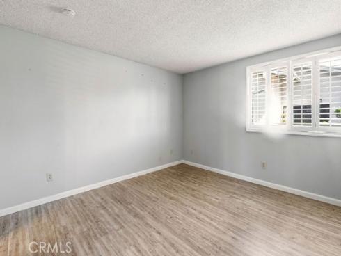 8633  Portola  17E  Court, Huntington Beach, CA