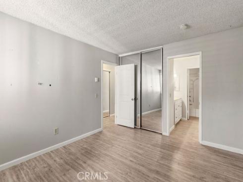 8633  Portola  17E  Court, Huntington Beach, CA