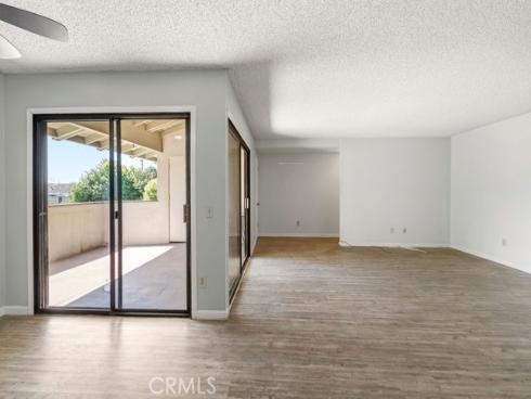 8633  Portola  17E  Court, Huntington Beach, CA