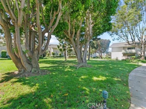 8633  Portola  17E  Court, Huntington Beach, CA