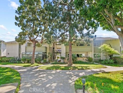 8633  Portola  17E  Court, Huntington Beach, CA