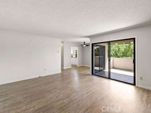 8633  Portola  17E  Court, Huntington Beach, CA