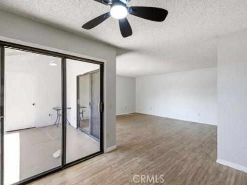 8633  Portola  17E  Court, Huntington Beach, CA