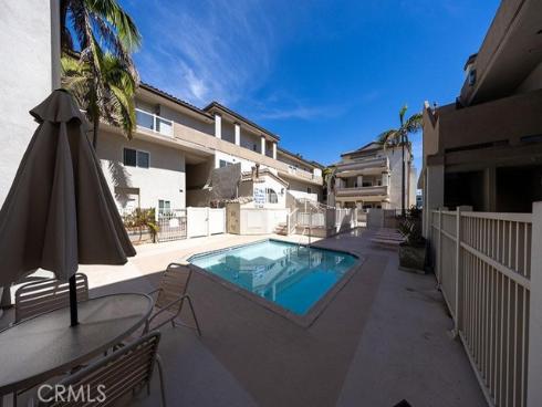 1516 Pacific Coast , Huntington Beach, CA
