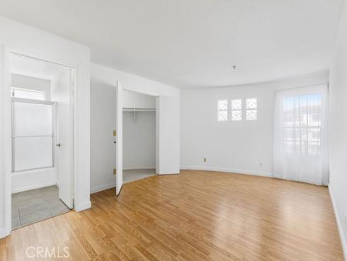 409  Utica  C-29 , Huntington Beach, CA