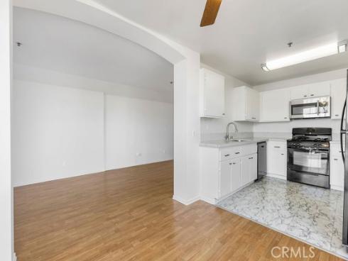 409  Utica  C-29 , Huntington Beach, CA