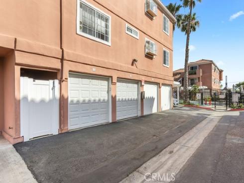 409  Utica  C-29 , Huntington Beach, CA