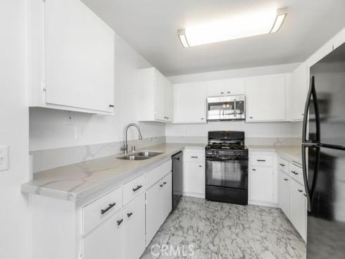 409  Utica  C-29 , Huntington Beach, CA