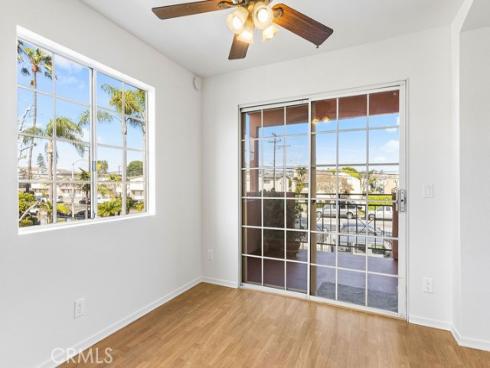 409  Utica  C-29 , Huntington Beach, CA