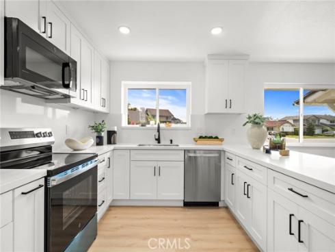 17081  Pleasant  , Huntington Beach, CA