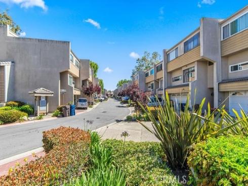 18697  Club  , Huntington Beach, CA