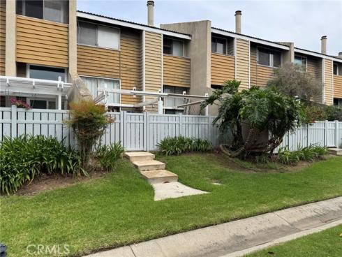 18697  Club  , Huntington Beach, CA