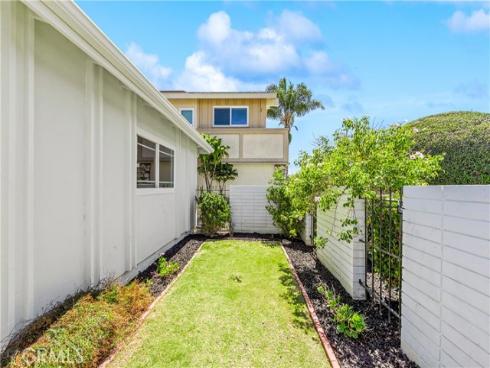 16372  Redlands  , Huntington Beach, CA