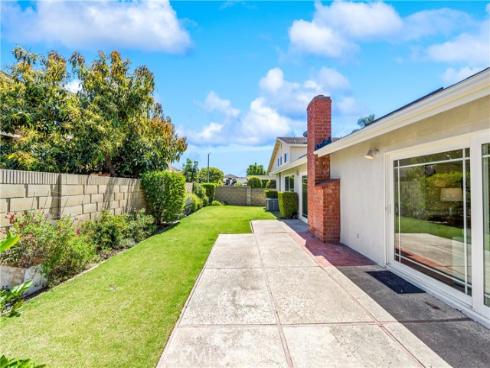 16372  Redlands  , Huntington Beach, CA