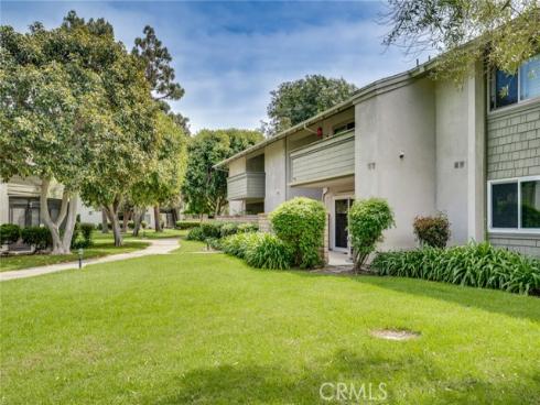 8777  Coral Springs  11B  Court, Huntington Beach, CA
