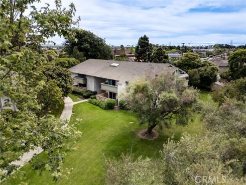 8777  Coral Springs  11B  Court, Huntington Beach, CA