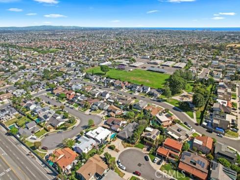 8222  Prestwick   Circle, Huntington Beach, CA