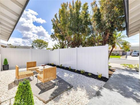 8141  Valencia  , Huntington Beach, CA