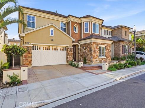 17491  Oakbluffs Lane  , Huntington Beach, CA