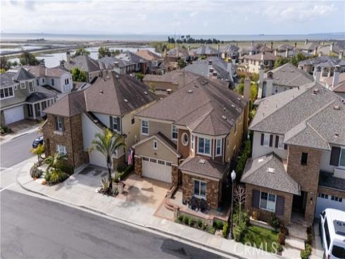 17491  Oakbluffs Lane  , Huntington Beach, CA