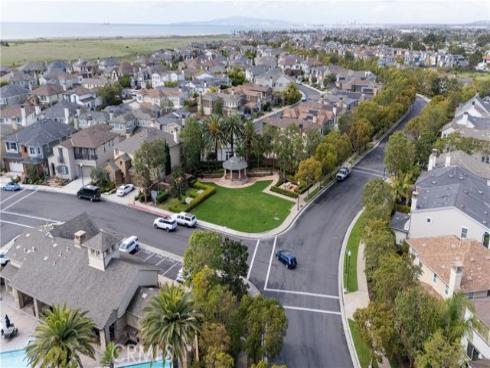 17491  Oakbluffs Lane  , Huntington Beach, CA