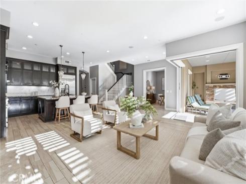 17491  Oakbluffs Lane  , Huntington Beach, CA