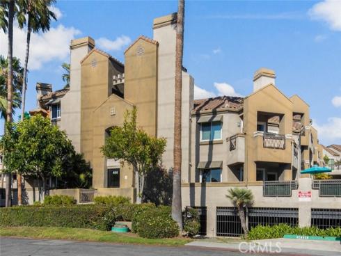 400  Lake  105 , Huntington Beach, CA