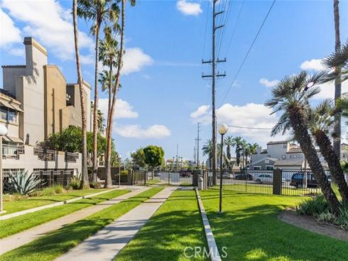 400  Lake  105 , Huntington Beach, CA