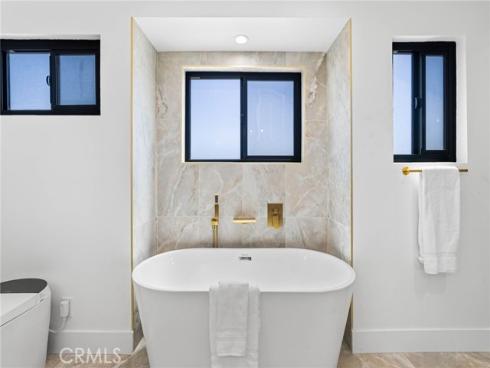 10321  Kamuela  , Huntington Beach, CA