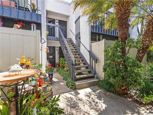 215  Wichita Ave.  306 , Huntington Beach, CA